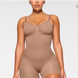 SKIMS Seamless Sculpt Mid Thigh Bodysuit - Size 4X